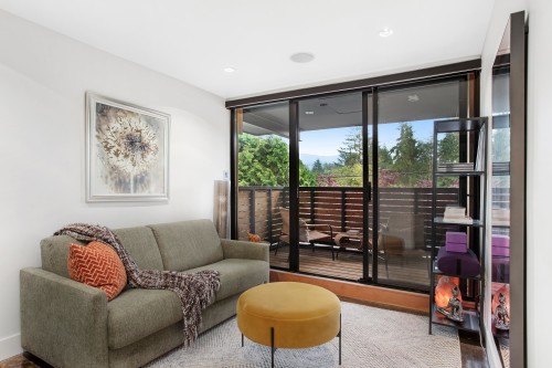 1777 Deep Cove Road, North Vancouver, BC 