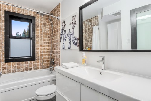 1777 Deep Cove Road, North Vancouver, BC 