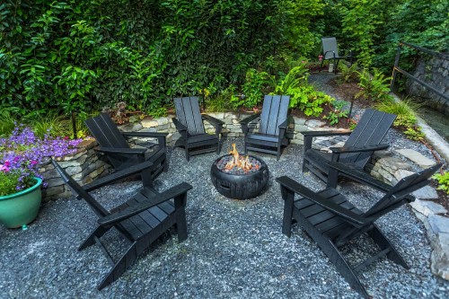 1777 Deep Cove Road, North Vancouver, BC 