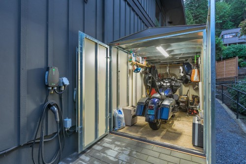 1777 Deep Cove Road, North Vancouver, BC 