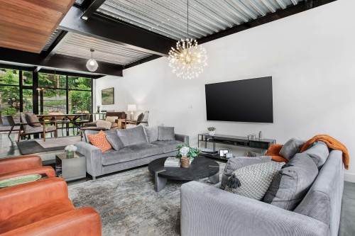 1777 Deep Cove Road, North Vancouver, BC 