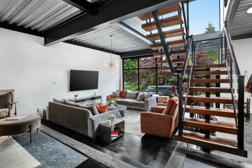 1777 Deep Cove Road, North Vancouver, BC 