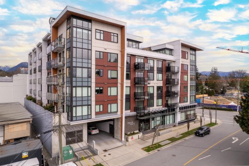 203-1496 Charlotte Road  North Vancouver, BC V7J 0C9