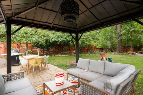 2268 Edgemont Boulevard, North Vancouver, BC 