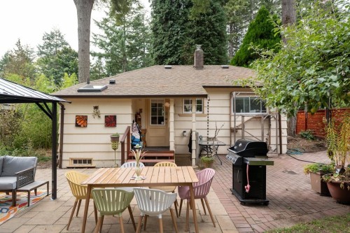 2268 Edgemont Boulevard, North Vancouver, BC 