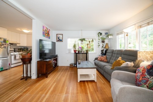 2268 Edgemont Boulevard, North Vancouver, BC 