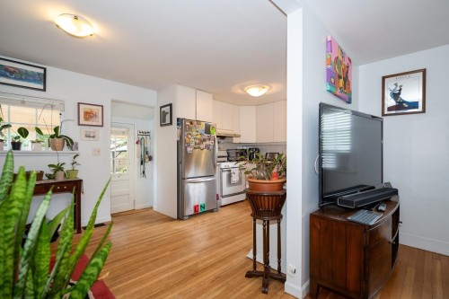 2268 Edgemont Boulevard, North Vancouver, BC 