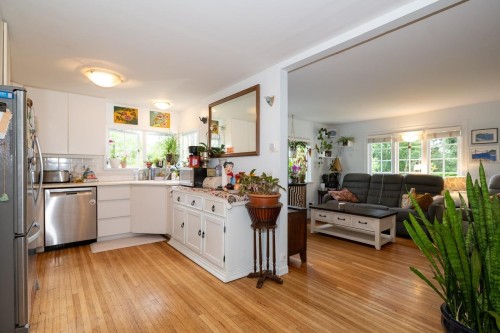 2268 Edgemont Boulevard, North Vancouver, BC 