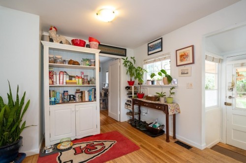 2268 Edgemont Boulevard, North Vancouver, BC 