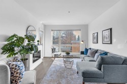 202-1330 Marine Drive  North Vancouver, BC V7P 1T4