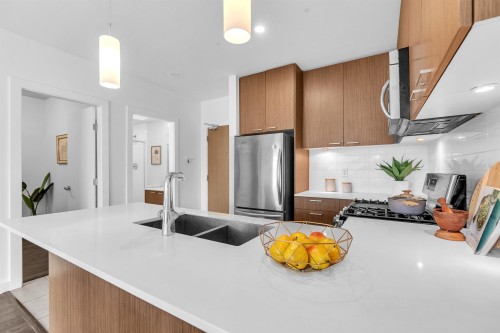 202-1330 Marine Drive, North Vancouver, BC 