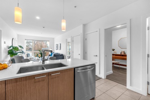 202-1330 Marine Drive, North Vancouver, BC 