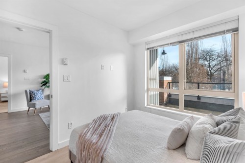 202-1330 Marine Drive, North Vancouver, BC 