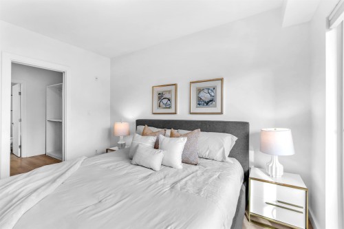 202-1330 Marine Drive, North Vancouver, BC 
