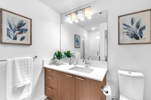 202-1330 Marine Drive, North Vancouver, BC 