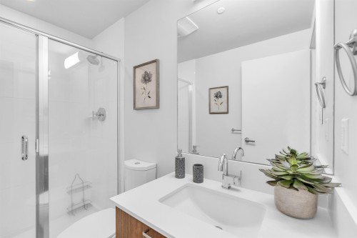 202-1330 Marine Drive, North Vancouver, BC 