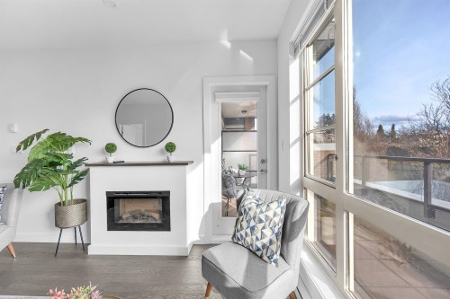 202-1330 Marine Drive, North Vancouver, BC 