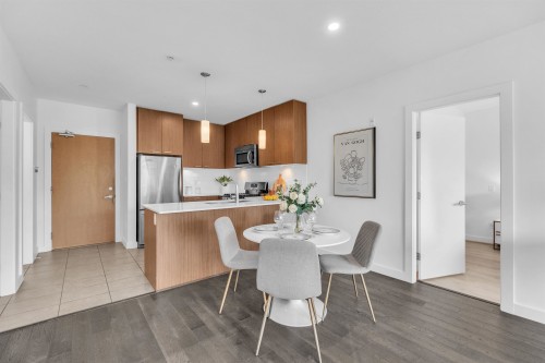 202-1330 Marine Drive, North Vancouver, BC 