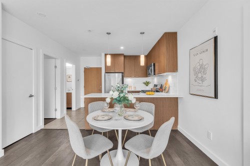 202-1330 Marine Drive, North Vancouver, BC 