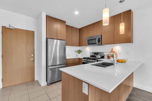 202-1330 Marine Drive, North Vancouver, BC 