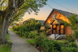 2268 7th Avenue E Vancouver, BC V5N 1S7