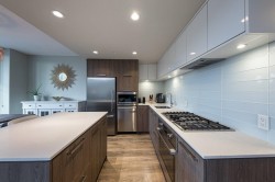 608-680 Seylynn Crescent North Vancouver, BC V7J 0B5