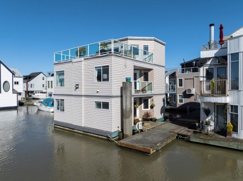 15-3459 River Road W Delta, BC V4K 4Y6