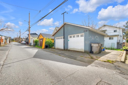 2223 8Th Avenue E, Vancouver, BC 