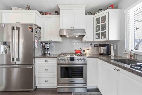 20402 Walnut Crescent, Maple Ridge, BC 