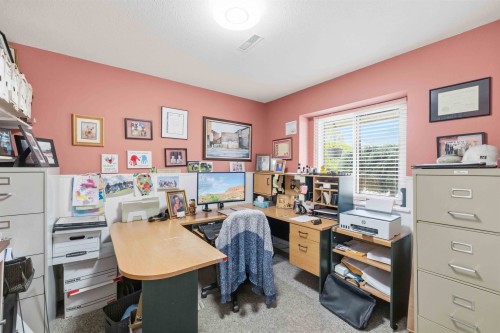 20402 Walnut Crescent, Maple Ridge, BC 