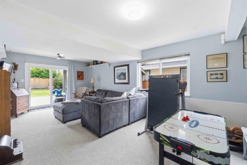 20402 Walnut Crescent, Maple Ridge, BC 