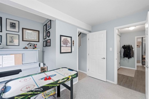 20402 Walnut Crescent, Maple Ridge, BC 