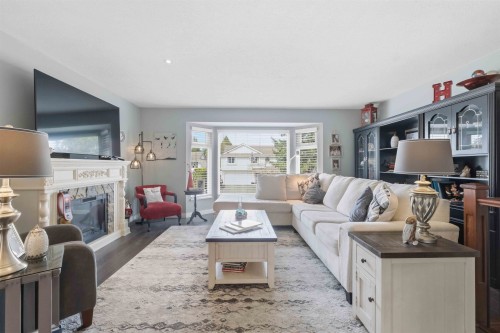 20402 Walnut Crescent, Maple Ridge, BC 