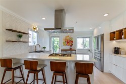 6450 St. George Street  Vancouver, BC V5W 2Y6