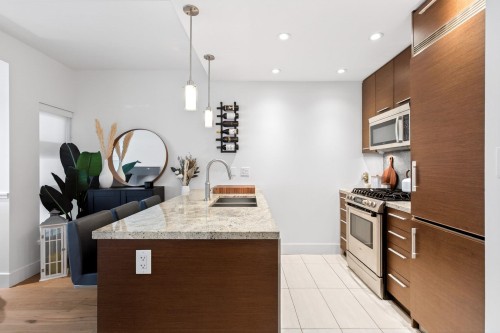 2538 Maple Street, Vancouver, BC 