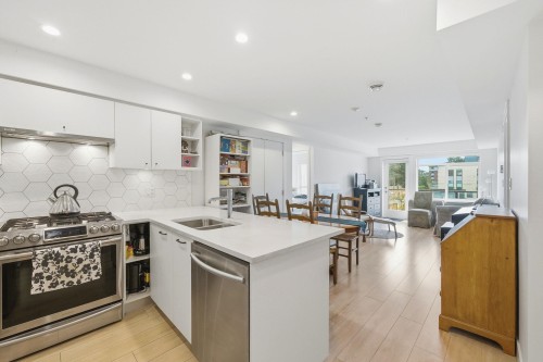 204-1519 Crown Street  North Vancouver, BC V7J 1G6