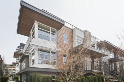 222-2060 Curling Road North Vancouver, BC V7P 0E1