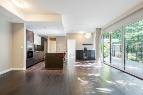 101-988 Keith Road, West Vancouver, BC 