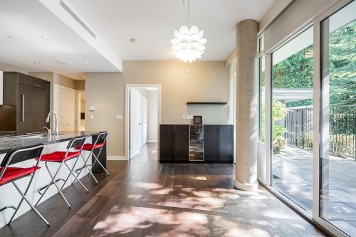 101-988 Keith Road, West Vancouver, BC 