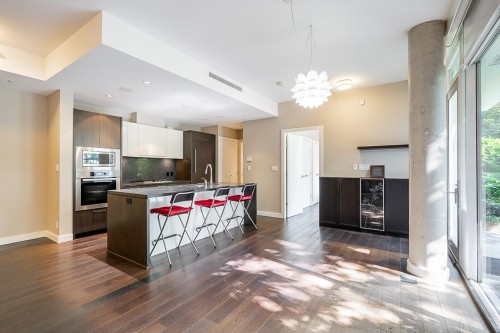 101-988 Keith Road, West Vancouver, BC 