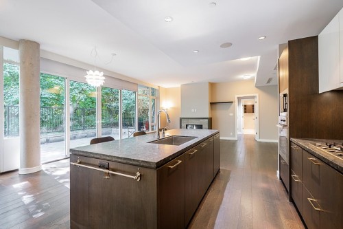 101-988 Keith Road, West Vancouver, BC 