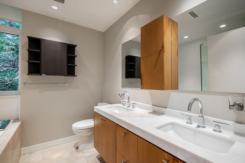 101-988 Keith Road, West Vancouver, BC 