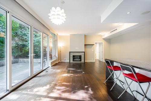 101-988 Keith Road, West Vancouver, BC 