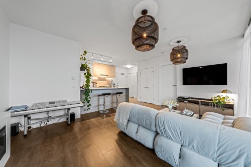 504-652 Whiting Way, Coquitlam, BC 