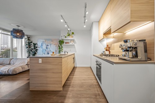 504-652 Whiting Way, Coquitlam, BC 