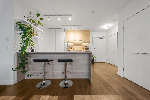 504-652 Whiting Way, Coquitlam, BC 