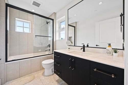 986 Renfrew Street, Vancouver, BC 