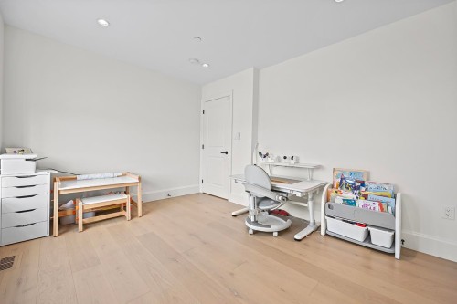 986 Renfrew Street, Vancouver, BC 