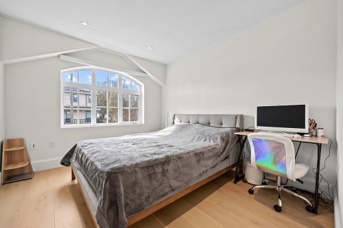 986 Renfrew Street, Vancouver, BC 