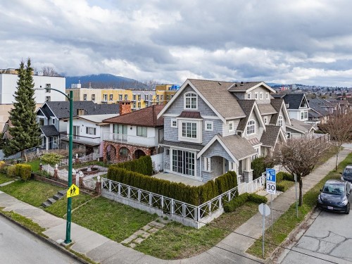 986 Renfrew Street, Vancouver, BC 